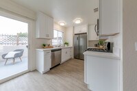 Building Photo - 938 N Fig St