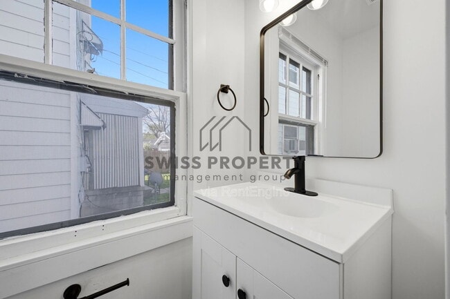 Building Photo - 417 S Huron Ave