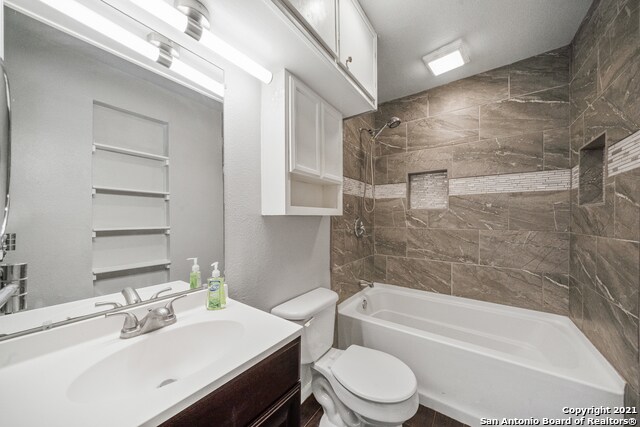 Building Photo - 8032 Laurel Bend