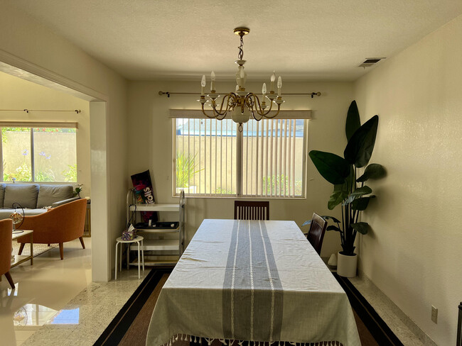 Formal Dining room - 1920 Havemeyer Ln