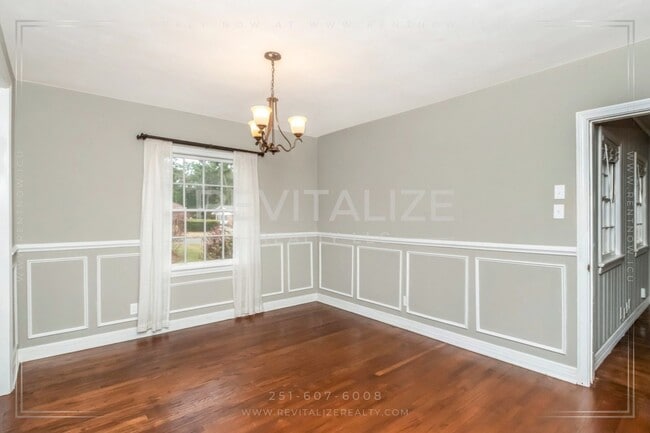 Building Photo - Charming Brick Ranch with Modern Comforts in Mobile!