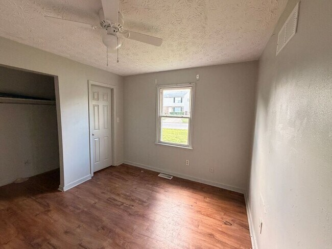 Building Photo - 116 Wichita Dr