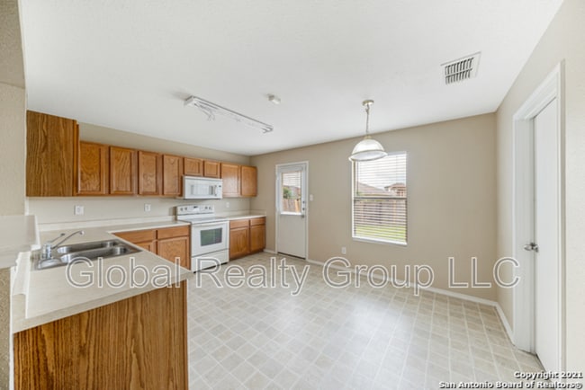 Building Photo - 129 Creek Run