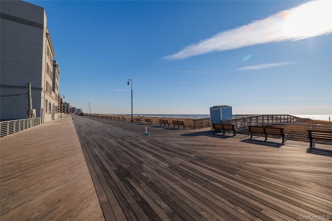 Building Photo - 277 W Broadway