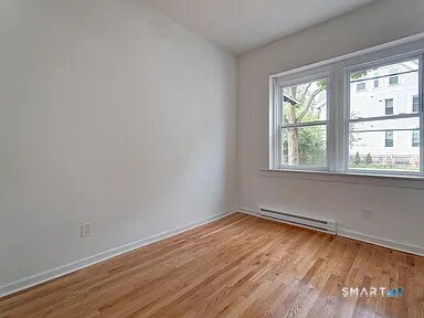 Building Photo - 522 Elm St