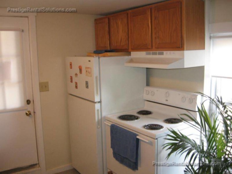 Building Photo - 72 Devens St