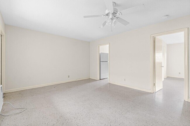 Building Photo - 751 Hummingbird Way