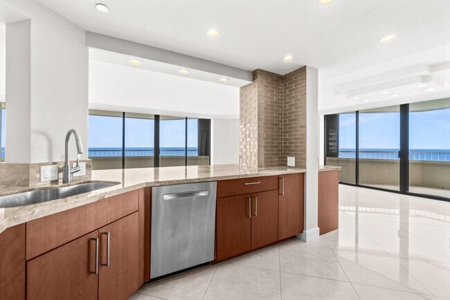Building Photo - 5070 N Ocean Dr