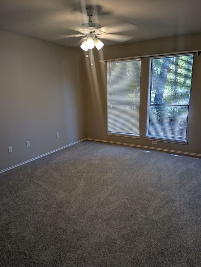 Building Photo - 3BR SFR w/ Garage & In-Unit Laundry in The Woodlands