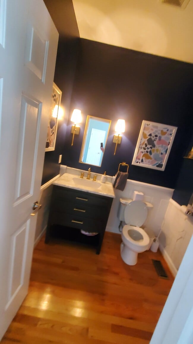 1/2 bath - 5014 Scaleybark Ct