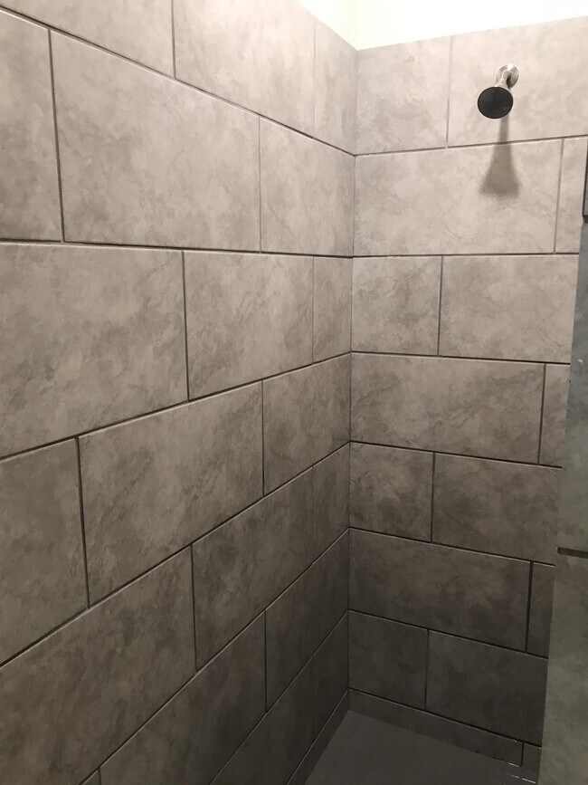 Building Photo - 2424 Alta Vista Ln