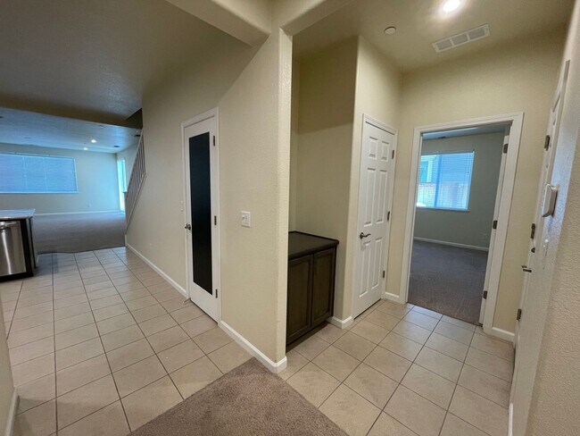 Building Photo - Beautiful Folsom Ranch Home