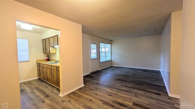 Building Photo - 6288 Hamilton Bridge Rd