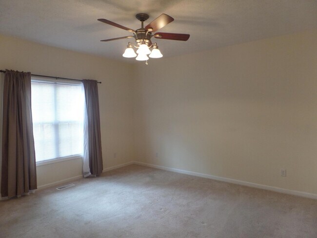 Building Photo - 9 Remington Ln