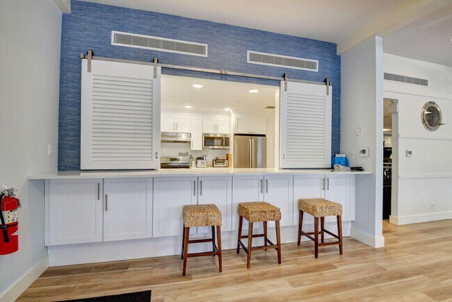 Building Photo - 931 Gardenia Dr