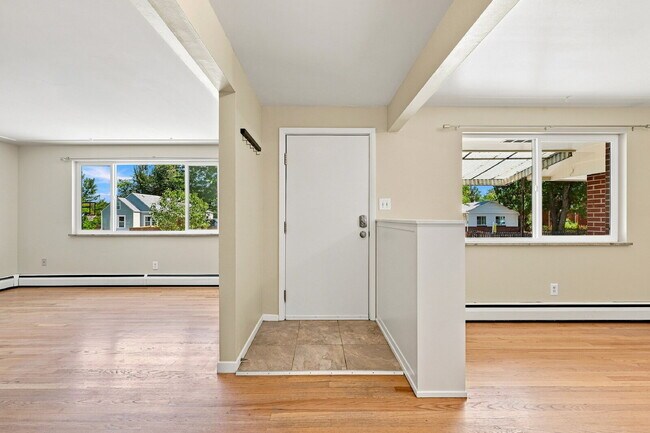 Building Photo - PRICE REDUCED!!  BEST PRICE IN THE AREA FOR 4+BEDROOM  Spacious 4-Bedroom Wheat Ridge Home with F...