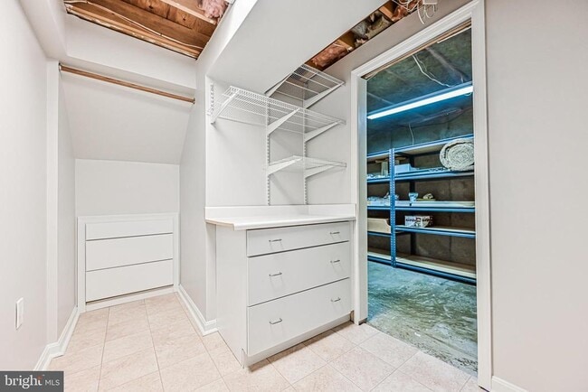 Building Photo - 9929 Hemlock Woods Ln