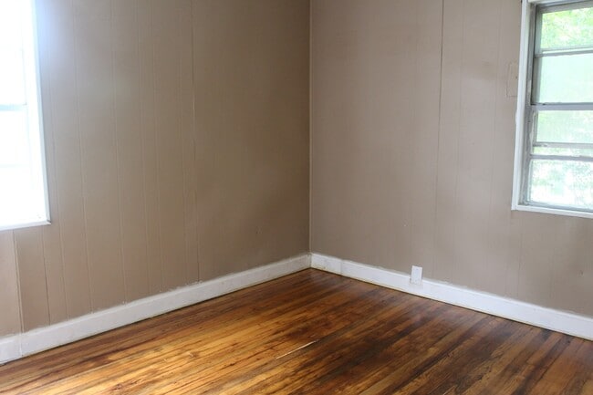Building Photo - 1413 W Highland Ave