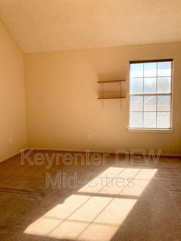 Building Photo - 2320 Kittyhawk Dr