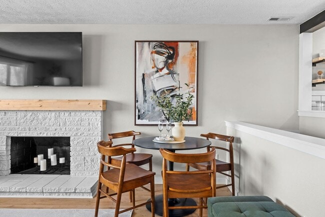 Building Photo - Trendy 2B/1B Unit C I Near Gonzaga/WSU/EWU & 5 Hospitals I Pet Friendly