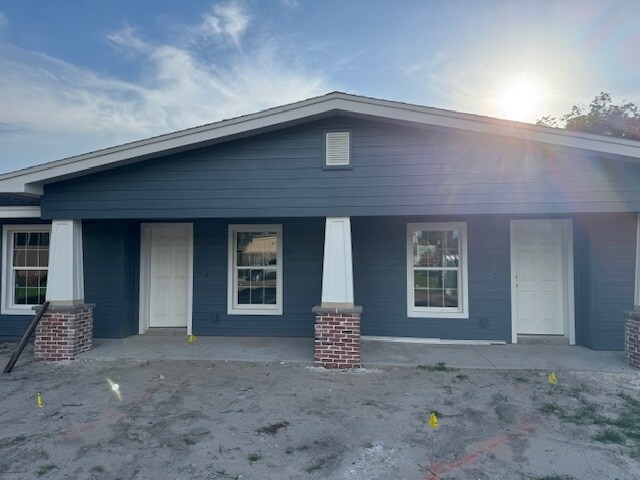 Building Photo - 765 S 7th Ave