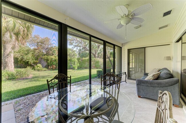 Building Photo - 3946 Wilshire Cir E