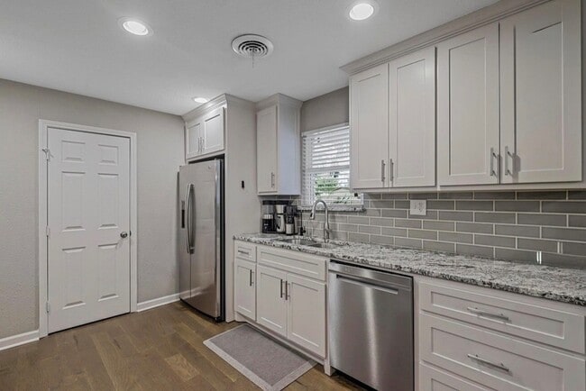 Building Photo - 6244 Trail Lake Dr