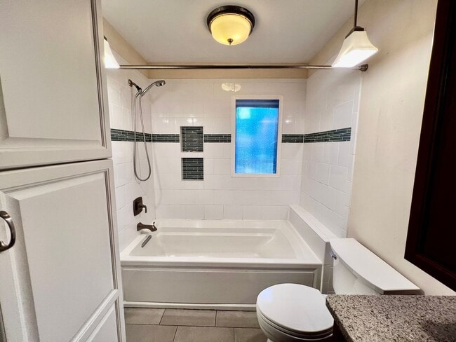 Building Photo - Brick ranch on half acre lot in Virginia Beach