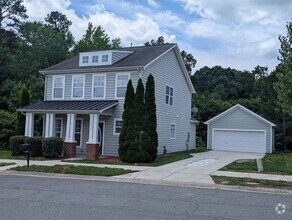 Building Photo - 4BR Main Floor Master, Huntersville