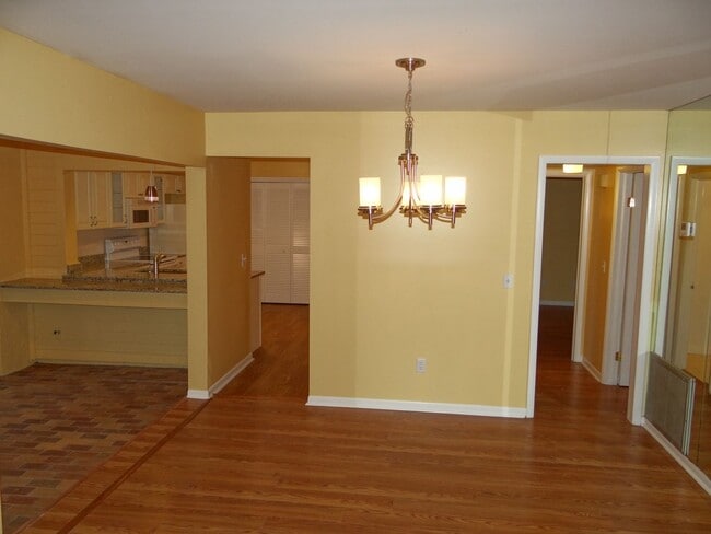 Building Photo - 2bed / 2ba condo - Price Reduced