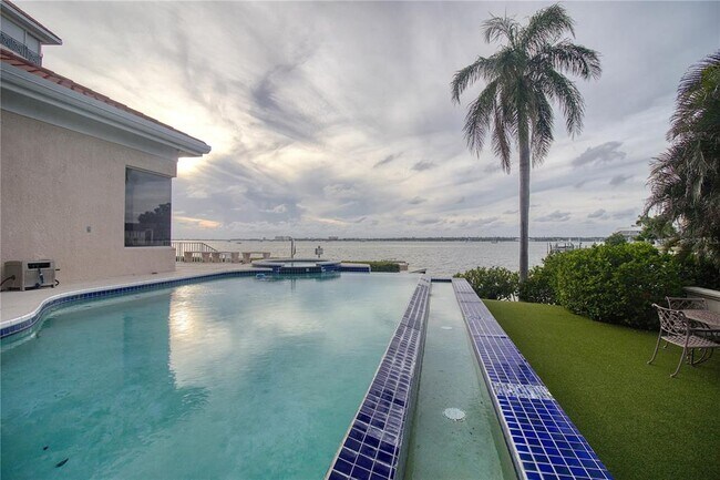 Building Photo - 4709 Dolphin Cay Ln S