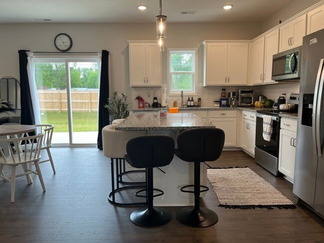 Building Photo - Lovely Energy Efficient Home In Smithfield...