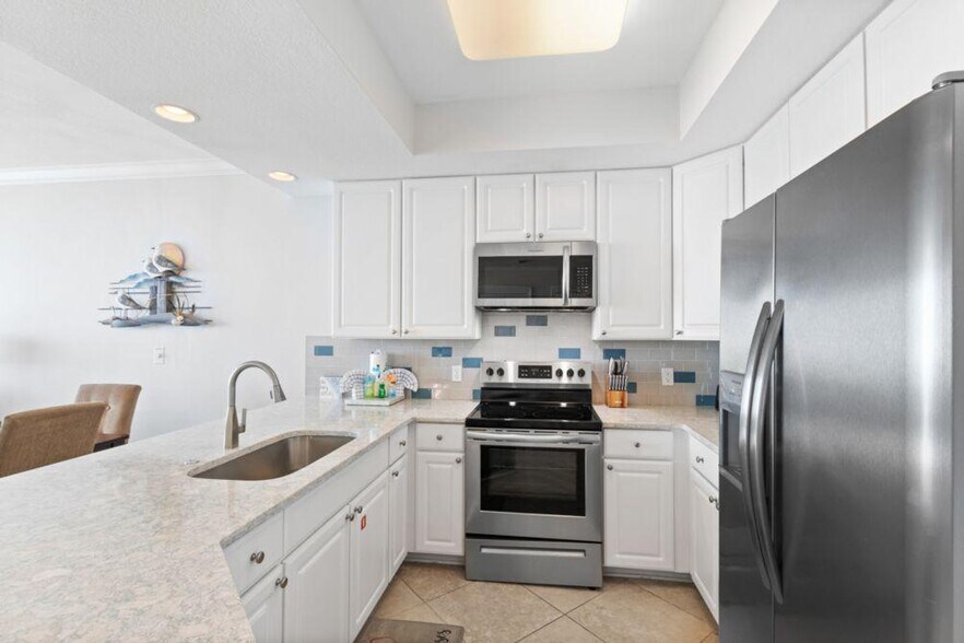 Building Photo - 365 E Beach Blvd