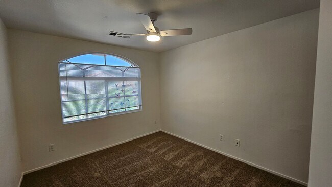 Building Photo - 4 Bedrooms near Silverado Ranch!