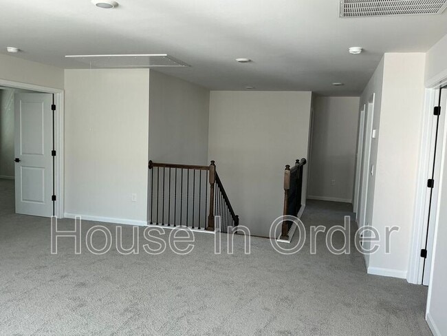 Building Photo - 41 Silverthorne Ct