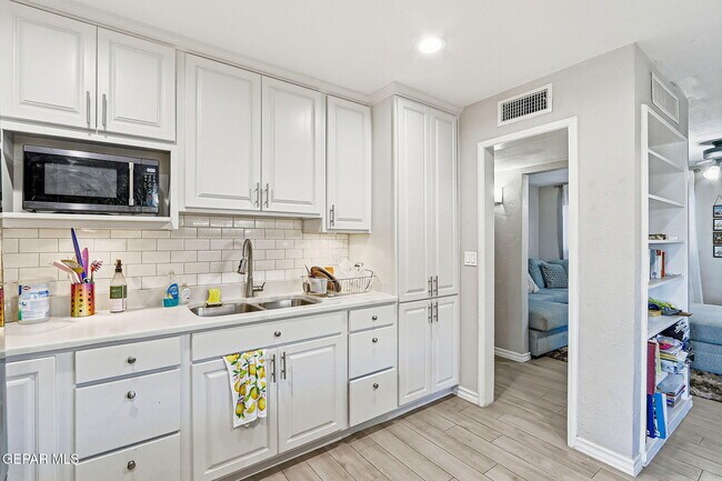 Building Photo - 6116 Navajo Ave