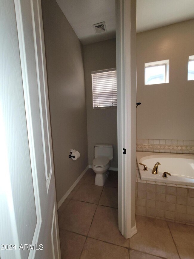 Building Photo - 2461 W Marlin Dr