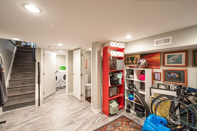 Building Photo - Point Breeze 2 Bedroom, 2.5 Bathroom Home
