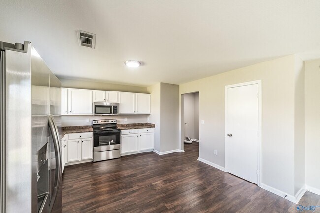Building Photo - 217 Whitestone Dr NE
