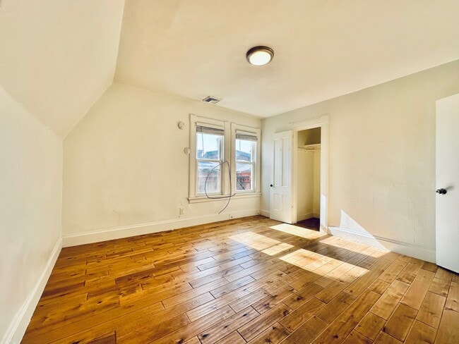 Building Photo - 66 Trumbull St