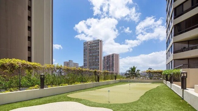 Building Photo - 2499 Kapiolani Blvd