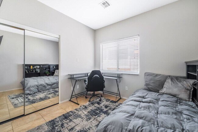 Building Photo - Single Story, 3 Bedroom, 2 Bath in Summerlin!