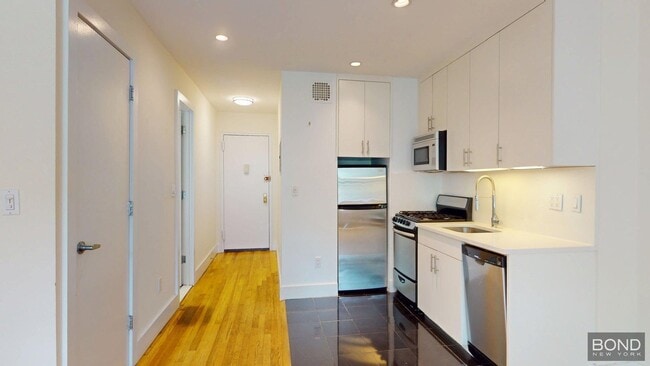 Building Photo - 156 Prince St