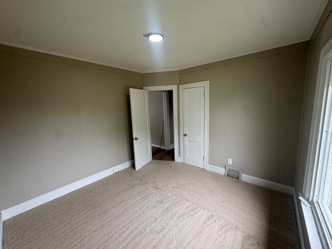 Building Photo - 395 E 149th St