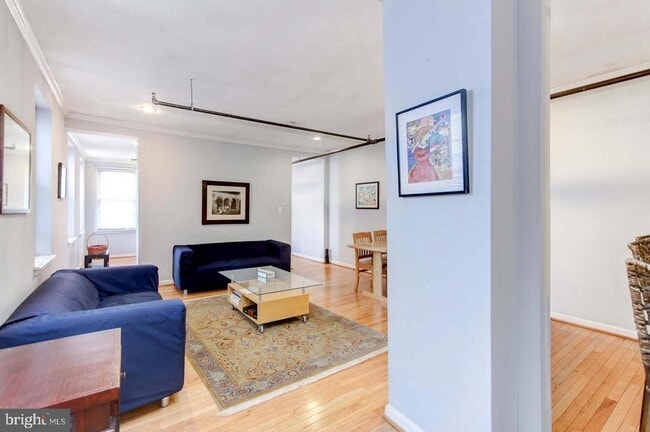 Building Photo - 811 S Broadway