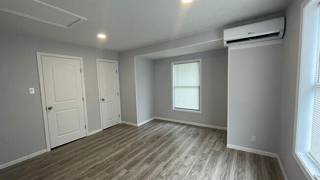 Building Photo - 1723 Alta Vista St