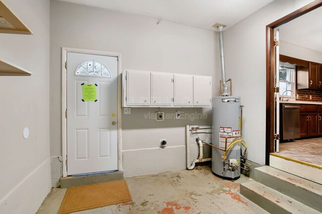 Building Photo - 8001 Bluebonnet Rd