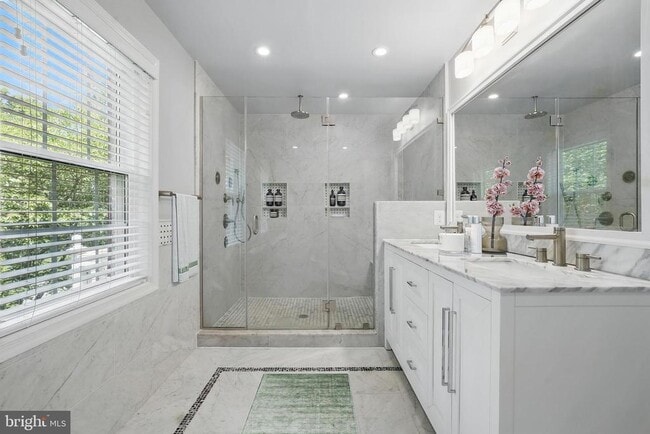 Building Photo - 9913 Rosewood Hill Cir