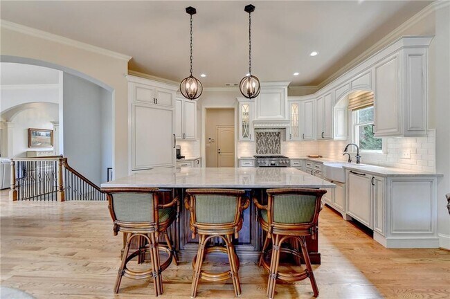 Building Photo - 6745 Laurel Oak Dr