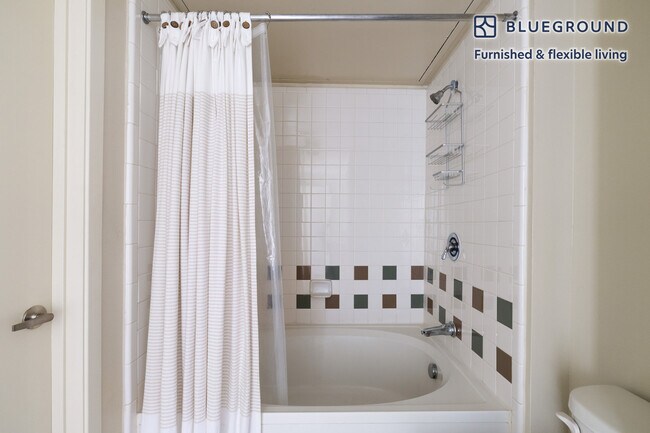 Building Photo - 3001 Esperanza Crossing